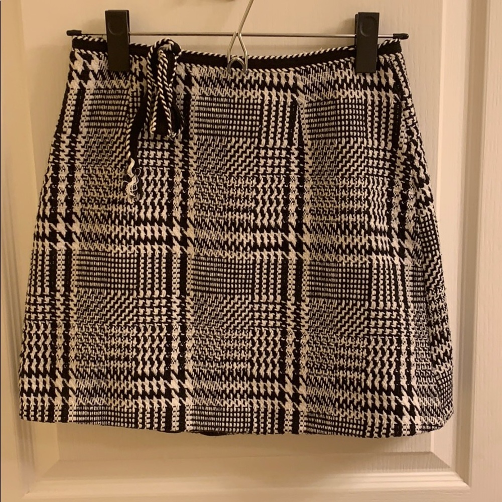black and white mini skirt
